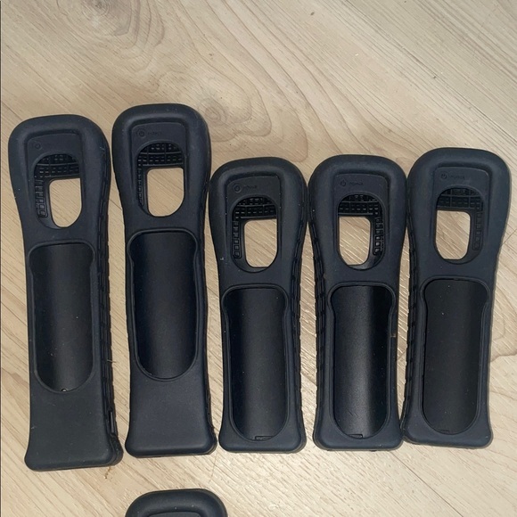 Nintendo Black Wii Remote Controllers with Silicone Sleeve Covers - Picture 3 of 11